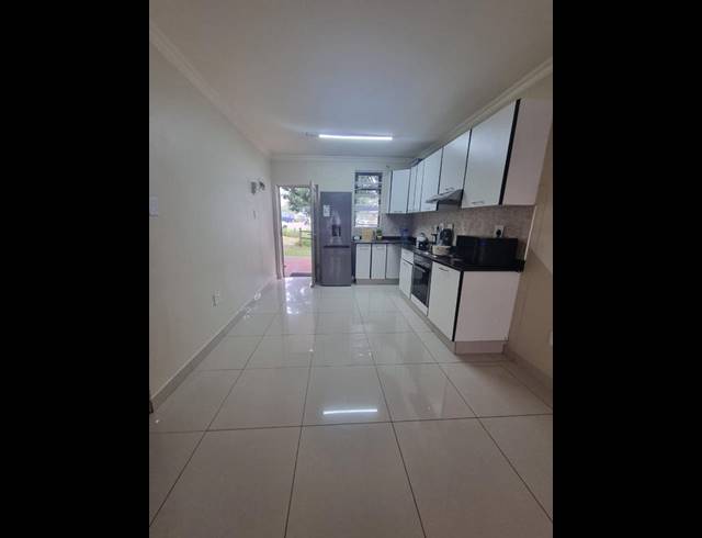 2 BEDROOM APARTMENT FOR SALE IN UMHLANGA RIDGE